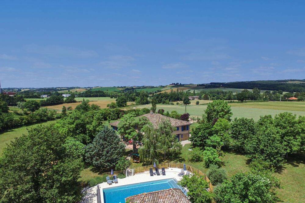 La Briqueterie - Five Bedroom Villa, Sleeps 10 in Lisle-sur-Tarn, Albi region