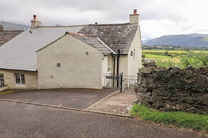 Log cabin for 4 people, with garden, with pets in Bassenthwaite