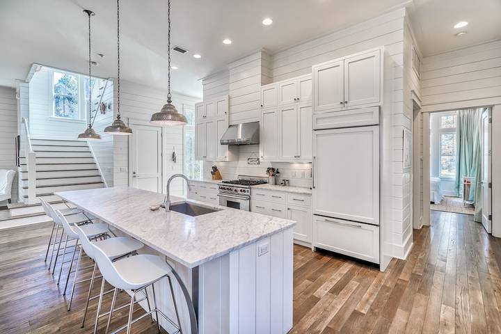 Vacation house for 12 people, with balcony and pool in Seaside