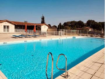 Cottage pour 4 personnes, avec piscine et jardin, animaux acceptés à Les Forges