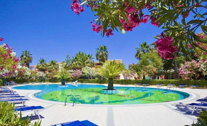 Appart’hôtel pour 4 personnes, avec piscine et terrasse, animaux acceptés