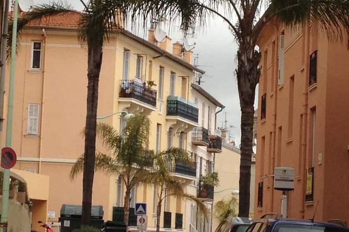 Location de vacances pour 4 personnes, avec jacuzzi et balcon à Beausoleil