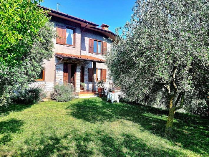 Agriturismo per 6 persone, con terrazza e giardino nonché panorama, con animali domestici in Gavardo