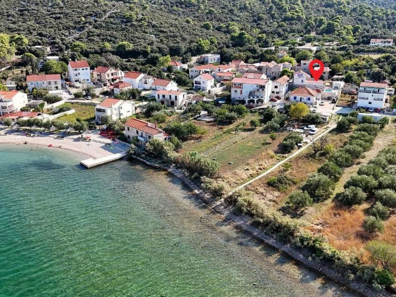 "Haus 51" direkt am Strand in Ugrinici, Tkon