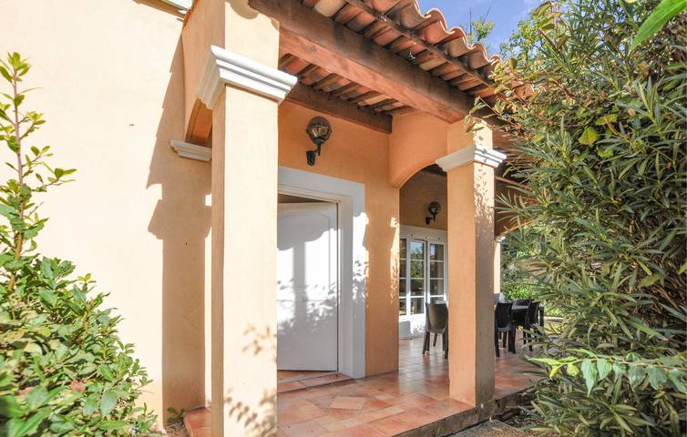 Location de vacances pour 6 personnes, avec terrasse et piscine à Callian - 2