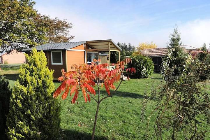 Camping pour 2 personnes, avec terrasse dans Allier