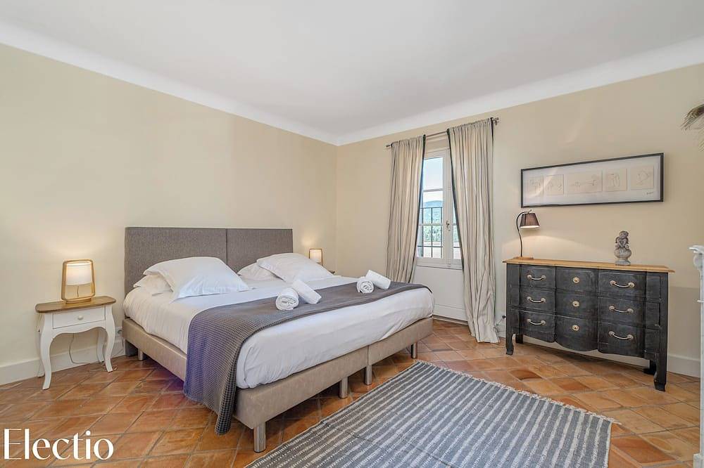 Petite Bastide | Château Constantin in Cadenet, Parc naturel régional du Luberon