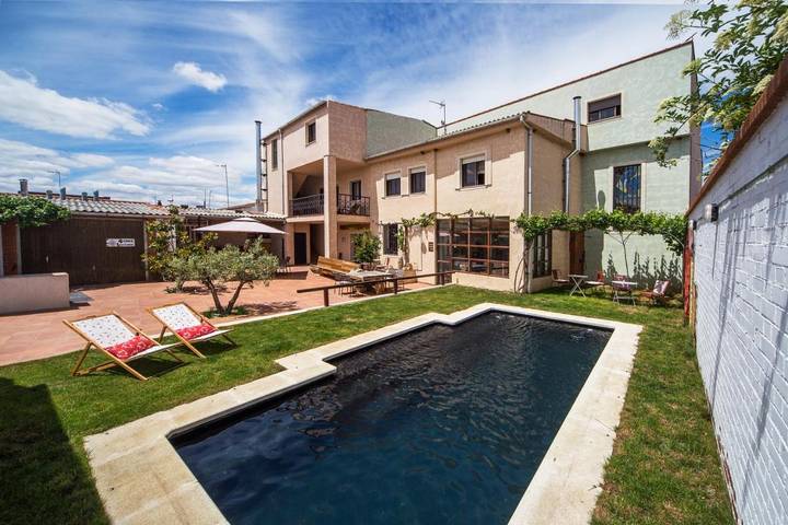 Casa rural para 20 personas, con Terraza además de Jardín y Piscina en Tierra de Campos