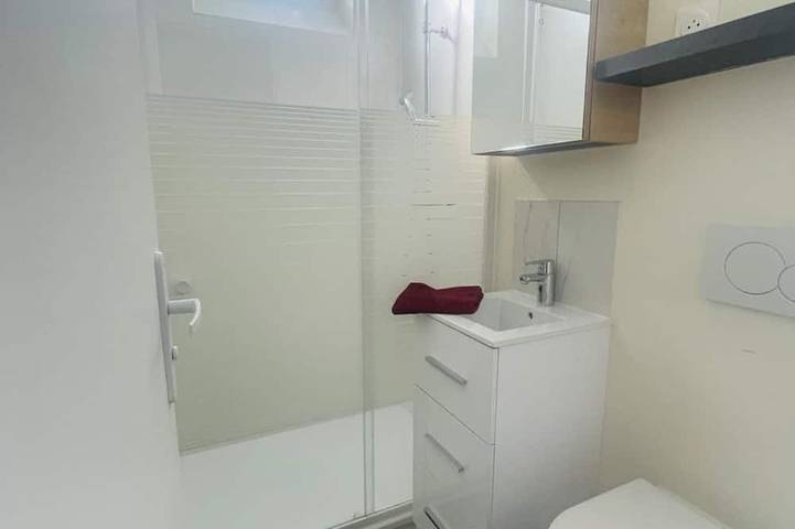 Entire apartment, Grand Appartement à 10 Minutes de Paris in Bois-Colombes, Hauts-de-Seine