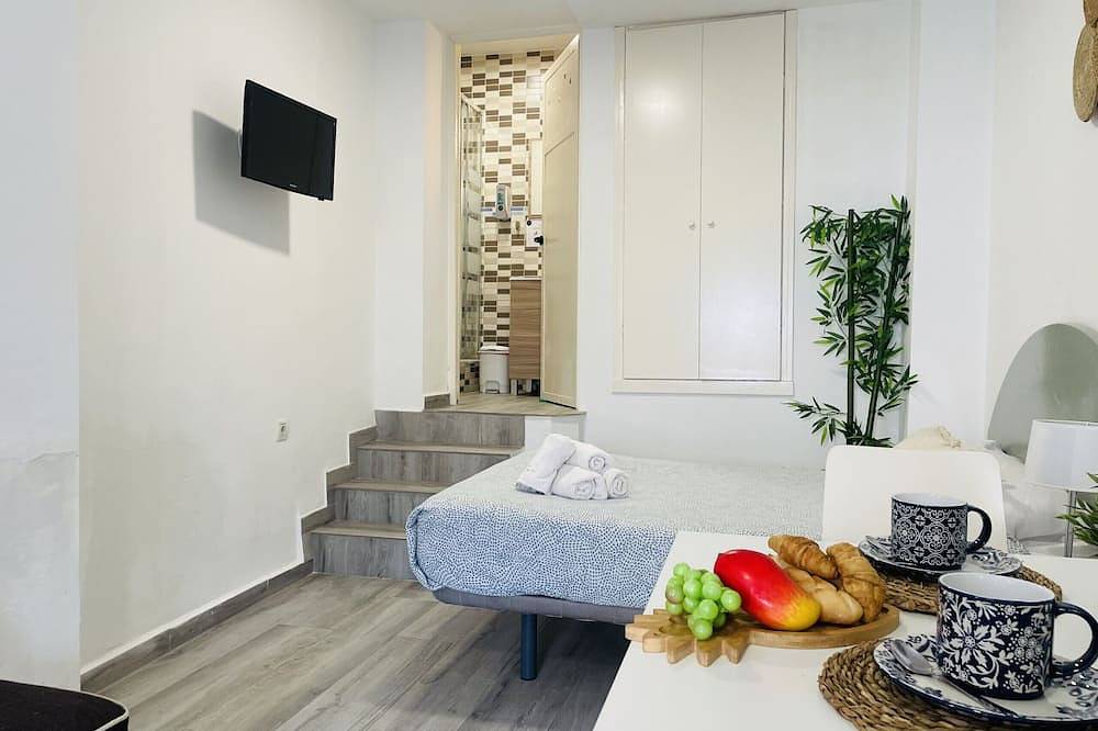 Appartement entier, Studio Jimena Carabeo au centre de Nerja in Nerja, Cordillera Penibética