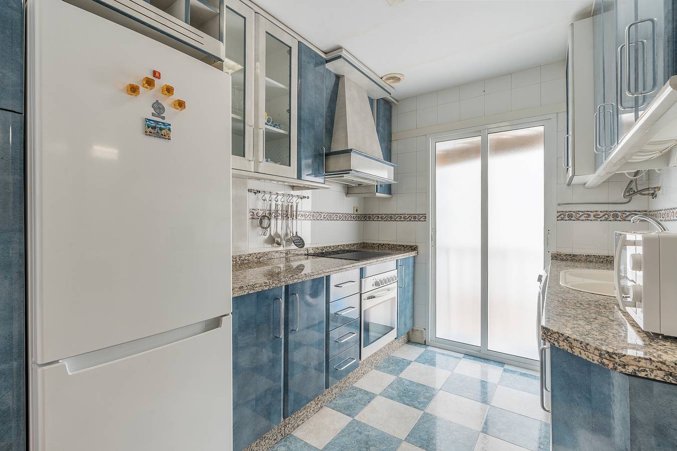 Apartamento inteiro, Apartamento 'Principe' com varanda, Wi-Fi e ar condicionado in Realejo-San Matías, Granada