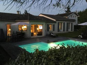 Chambre d’hôte pour 2 personnes, avec jardin ainsi que piscine et vue en Charente