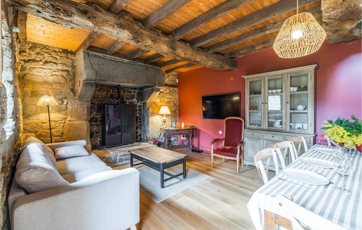 Gemütliche 85 m² große Wohnung mit Garten, WLAN, TV, Parkplatz und Waschmaschine in Ploumilliau, Ceinture Dorée