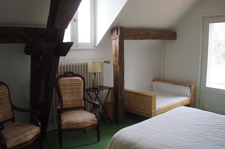 Gite in family home, on the banks of the Loire, garden, south-facing. in Combleux, Orléans und Umgebung