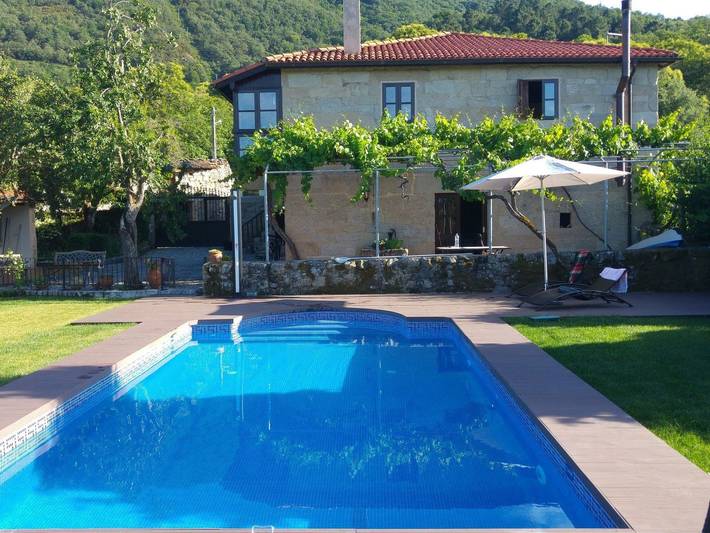 Casa de vacaciones para 8 personas, con Terraza además de Jardín y Piscina en Ribeira Sacra