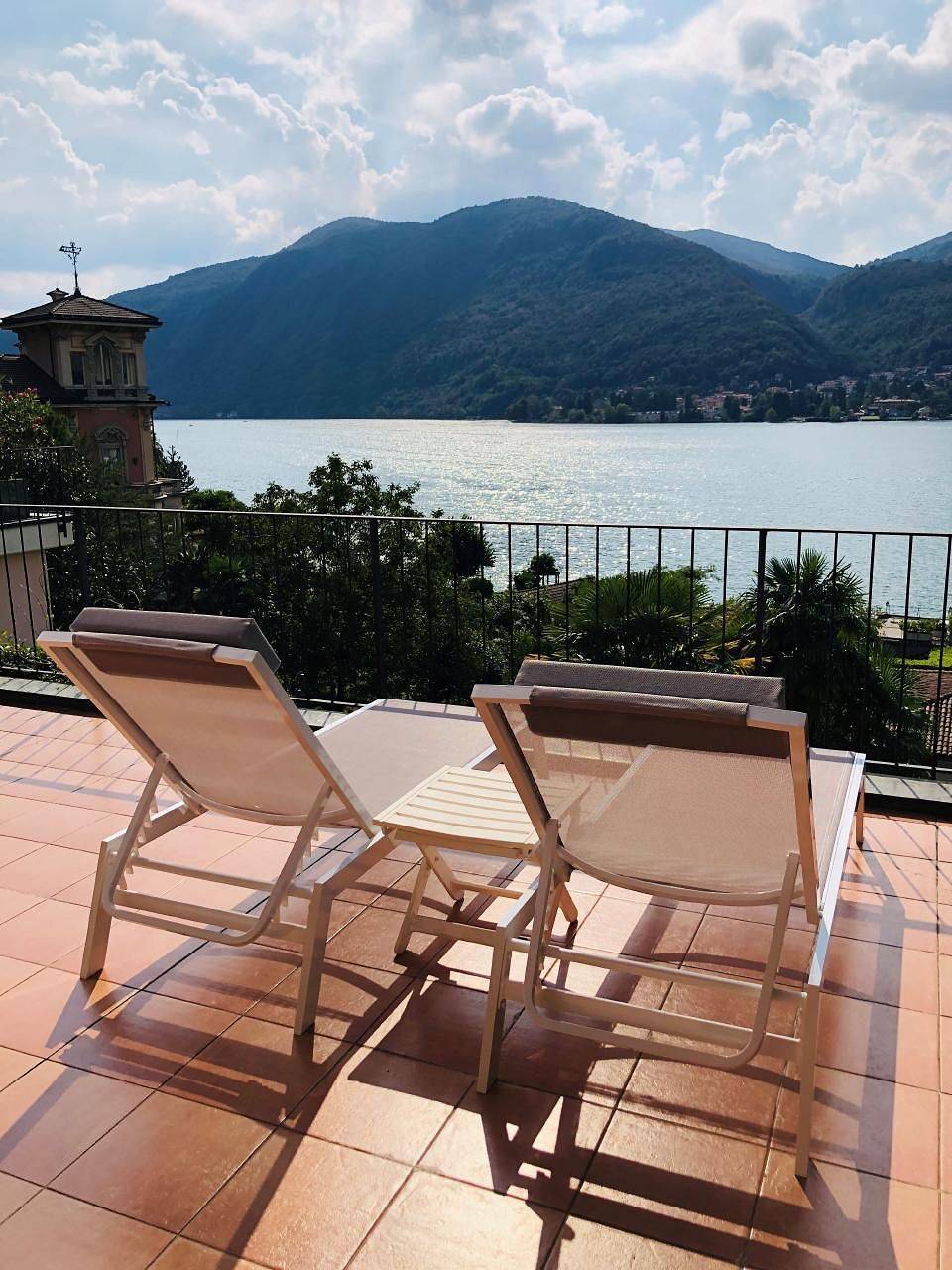 Entire holiday apartment, Holiday flat with lake view, terrace and pool in Lugano, Lake Lugano
