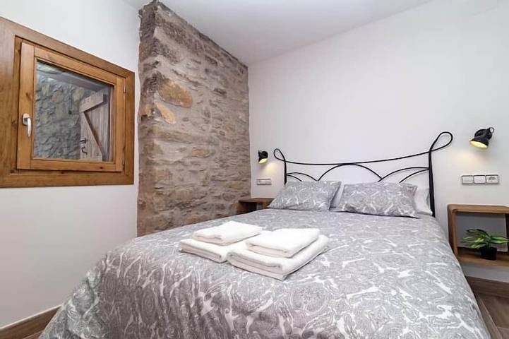 Gîte rural (location complète) La Bodega de Puy pour 8 personnes in Graus, Pyrénées Aragonaises