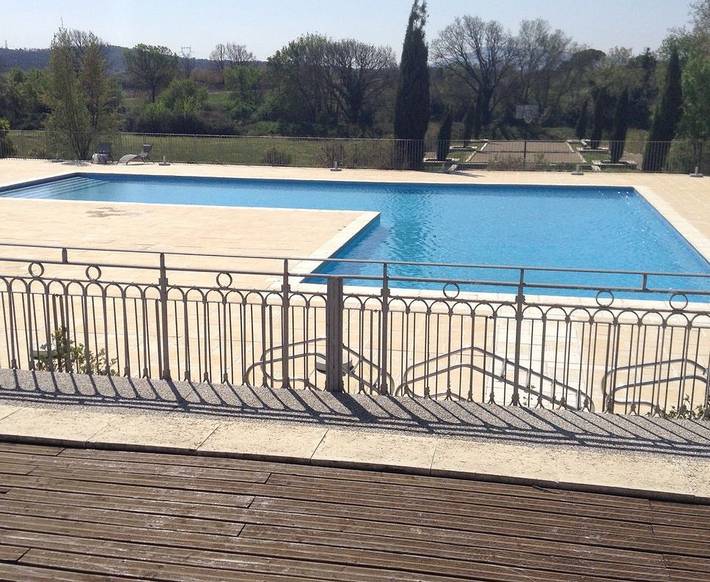 Gîte pour 4 personnes, avec piscine à Azille