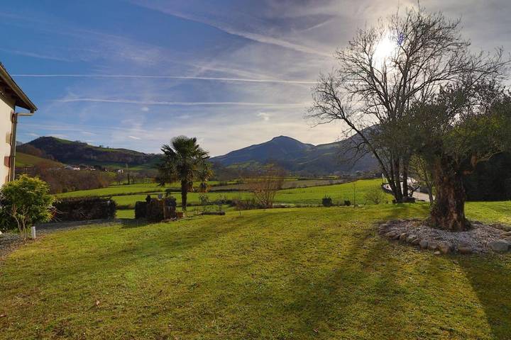 Location de vacances pour 2 personnes, avec jardin ainsi que terrasse et vue, animaux acceptés à Saint-Étienne-de-Baïgorry - 4