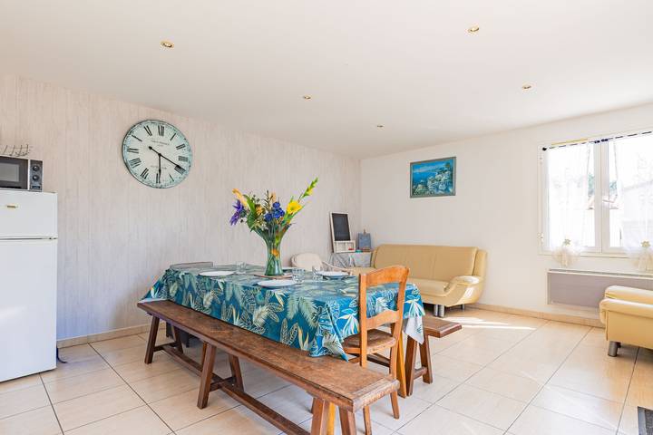 Habitación de huéspedes “Bali” con piscina compartida, Wi-Fi y aire acondicionado in Saint-Pierre-d'Oléron, Côte de Beauté