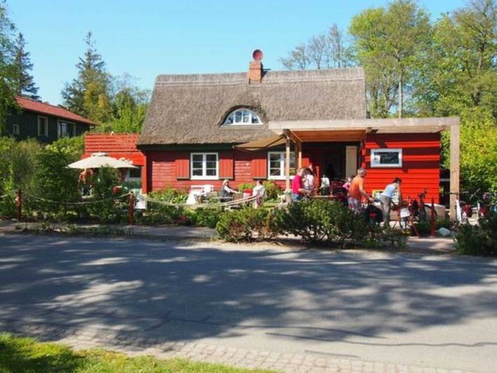 Ferienwohnung für 4 Personen, mit Balkon und Terrasse sowie Garten und Ausblick in Prerow