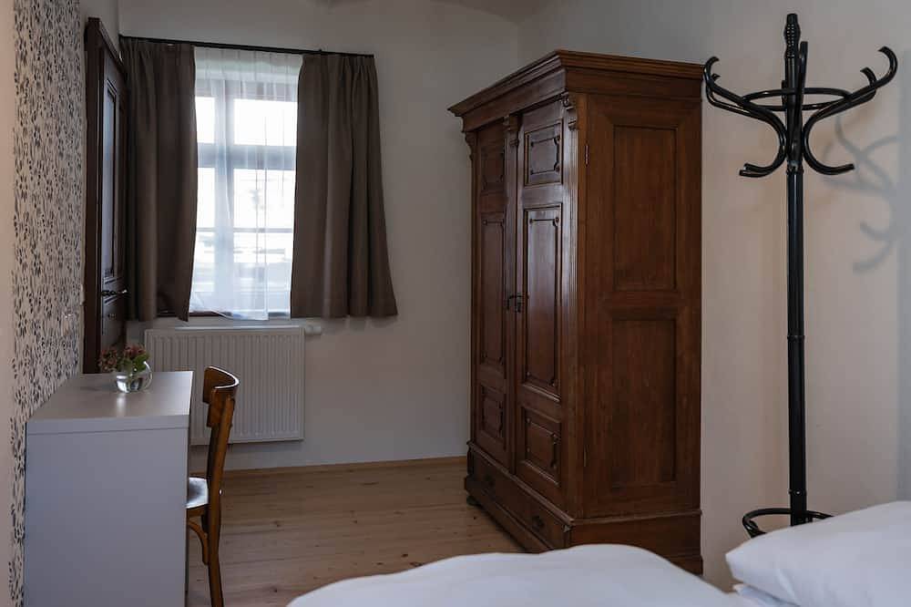 Ganze Wohnung, Romantisches Appartement in historischem Streckhof, 1200qm Garten, Weinbaugebiet in Lutzmannsburg, Mittelburgenland