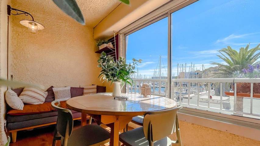 Gîte pour 3 personnes, avec vue et terrasse dans Office De Tourisme De Gruissan