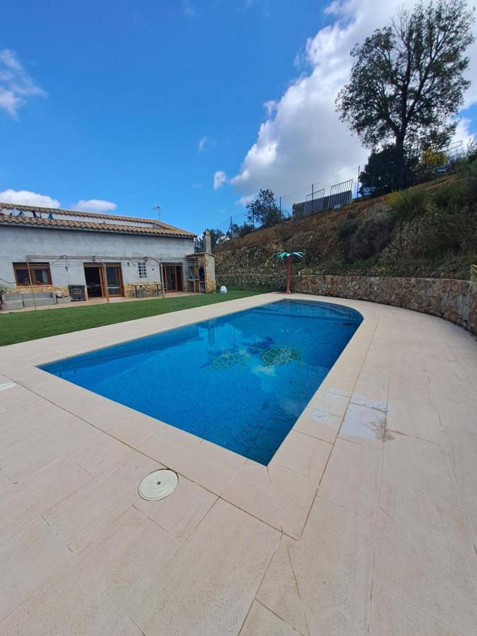 Casa rural para 10 personas, con piscina además de vistas y jardín, Se admiten mascotas en Massanet de la Selva - 3