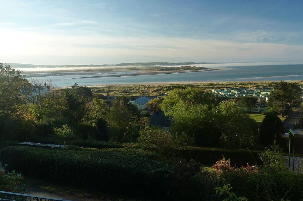 Holiday Home for 8 People in Aberdyfi, Aberdovey