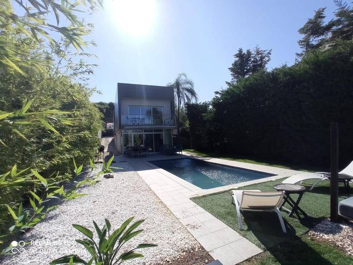Location de vacances pour 8 personnes, avec terrasse ainsi que vue et piscine à Chiva - 2