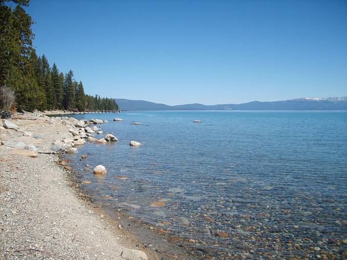 Vacation rental for 8 people, with yard and balcony in Tahoe City