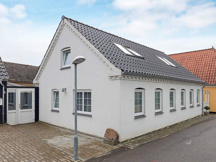 Ferieudlejning for 6 personer, med Terrasse i Hals