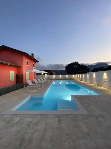 Cottage pour 8 personnes, avec jacuzzi ainsi que jardin et piscine à Paternopoli