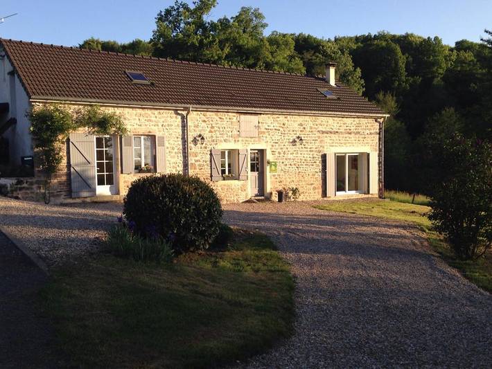 Gîte pour 6 personnes, avec terrasse et jardin à Pouilloux