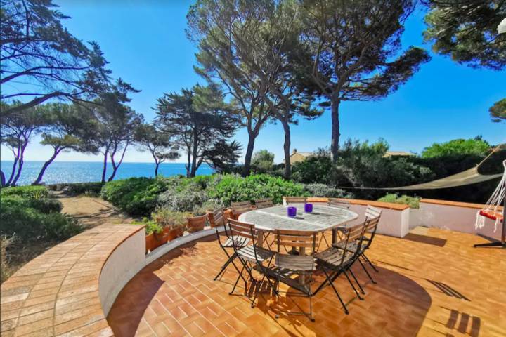 Gîte pour 15 personnes, avec balcon et jardin, adapté aux familles dans Saint-Aygulf - 2