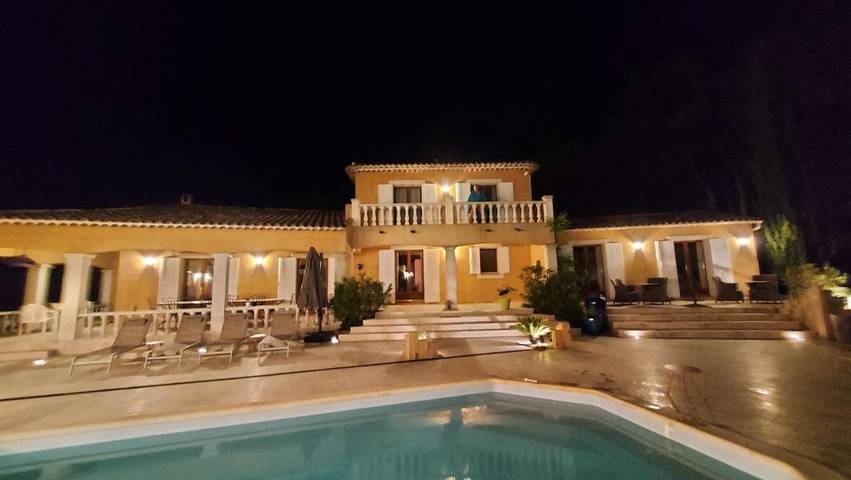 Chambre d’hôte pour 4 personnes, avec vue ainsi que jardin et piscine à Régusse - 4