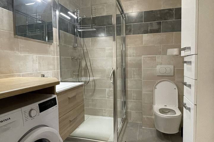Appartement entier, Au calme et proche centre-ville, studio rénové avec équipements neufs et parking in Gap, Région de Gap