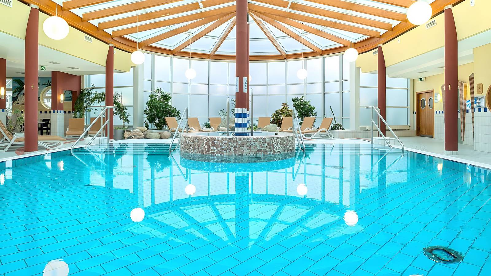 Appartement entier, Appartement d’exception avec accès piscine, vue sur mer et plage à 3 min à pied in Göhren, Région de Rügen