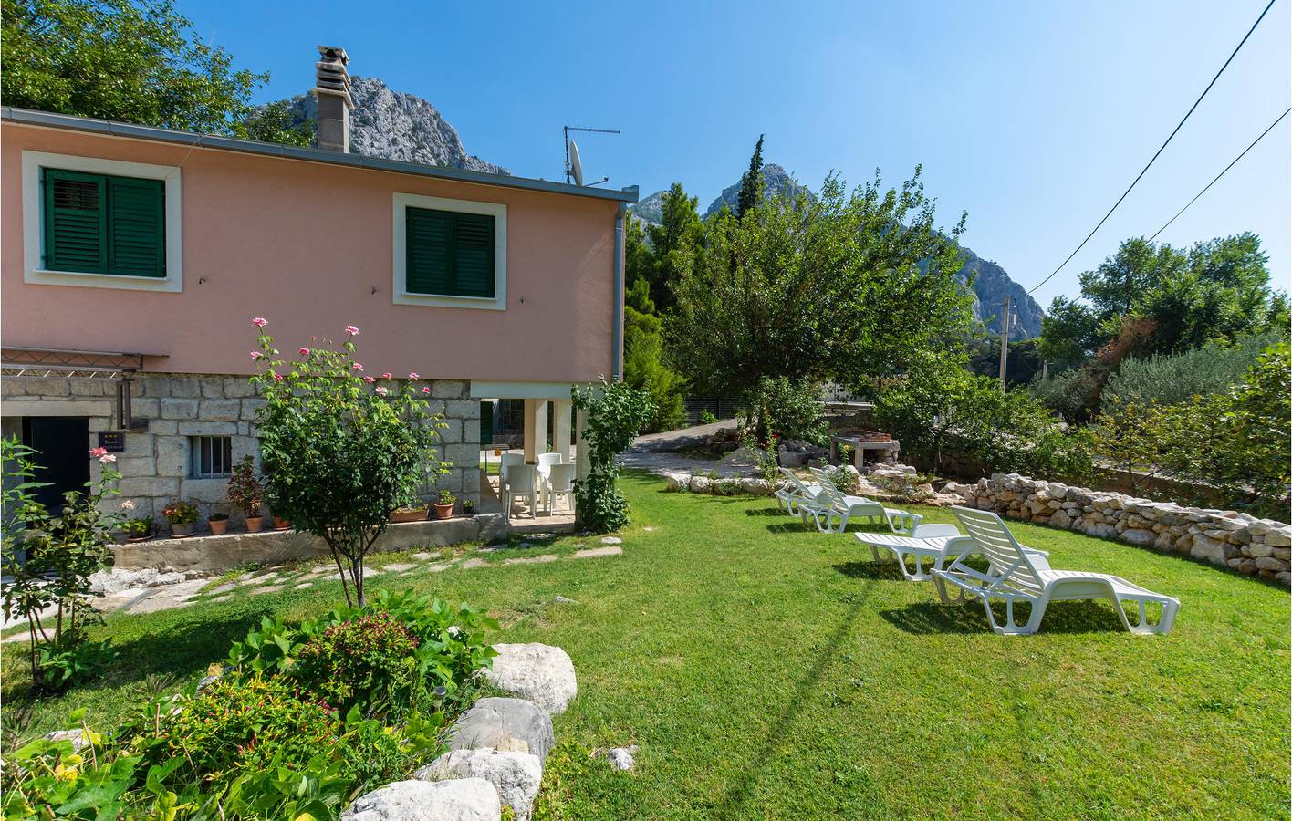 Cały apartament wypoczynkowy, Apartament wakacyjny dla 4 osób z taras in Omiš, Żupania splicko-dalmatyńska