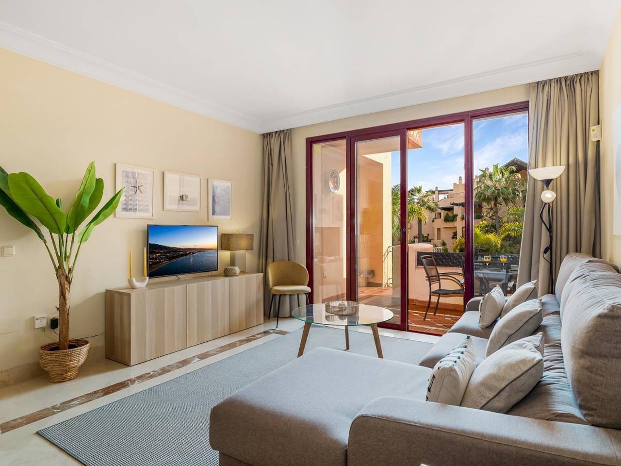 Apartamento vacacional entero, Apartamento en primera línea de playa | Bahía Alcántara 6.1.1 in San Pedro Alcántara, Marbella