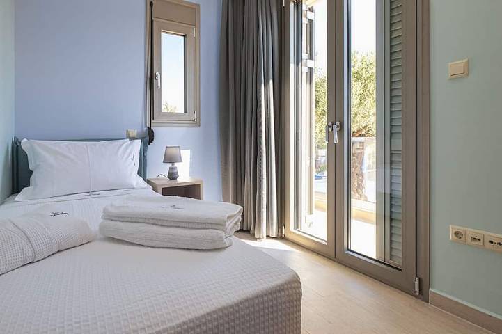 Cypress Village - Lux villa 5' from beach in Daratsos, Chania region