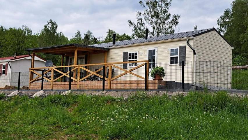 Ferienhaus für 4 Personen, mit Terrasse und Garten sowie Ausblick in Hahn
