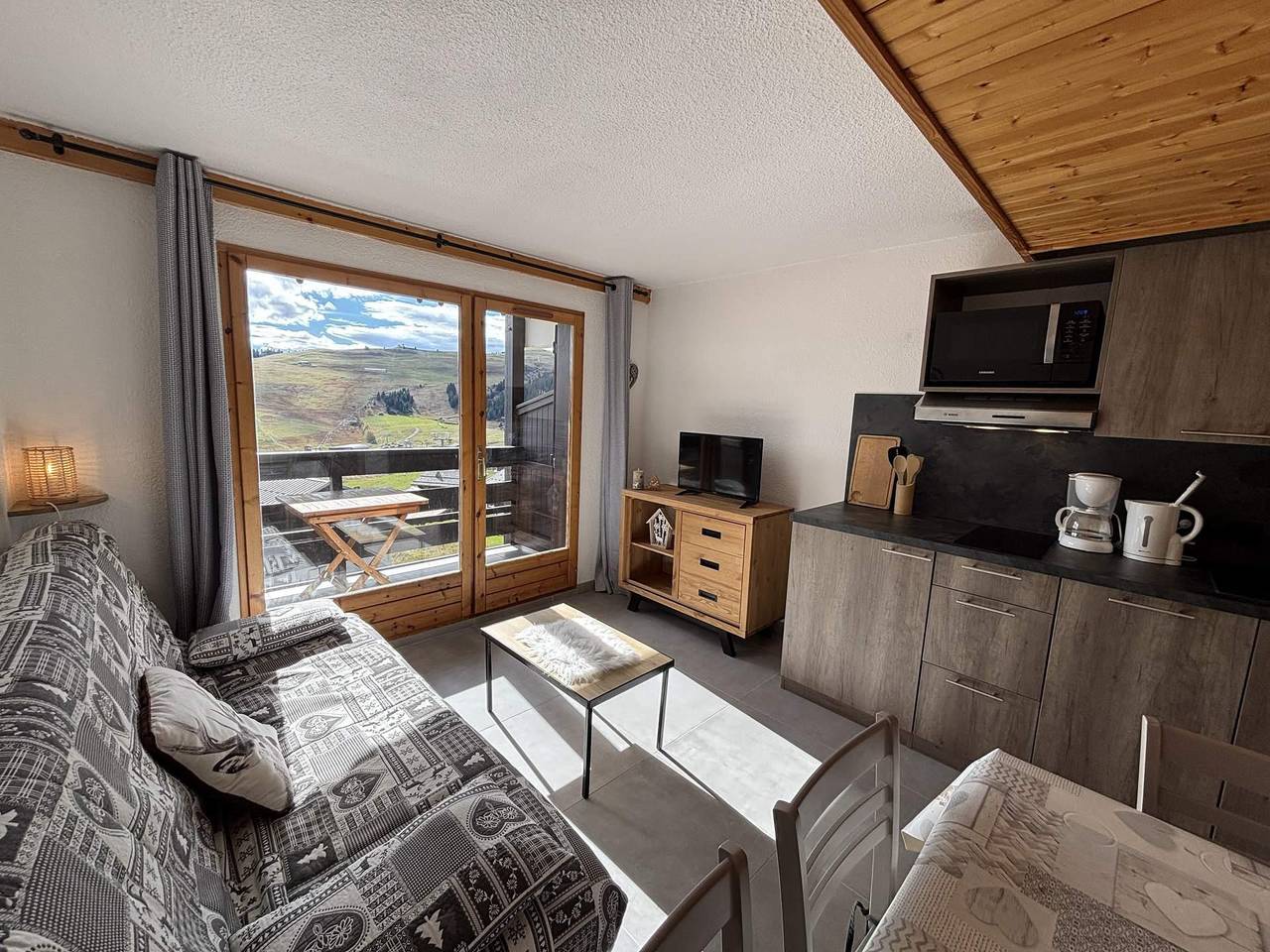 Entire studio, Résidence Grand Mont 4 - Studio sleeping corner 4 people (4416) in Les Saisies, Albertville region