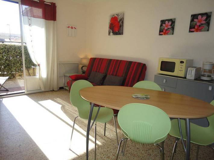 Ganze Wohnung, 2-Zimmer-Apartment mit 2 Terrassen, 300m vom Strand, private Parkplätze, Klimaanlage, 2 Sterne in Port-la-Nouvelle, Mittelmeerküste (Frankreich)