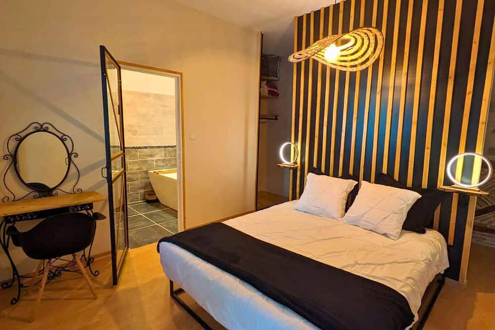 Loft Entre Vigne et Truffes Location Vacances Groupe en Provence in Valréas, Enclave de Valreas