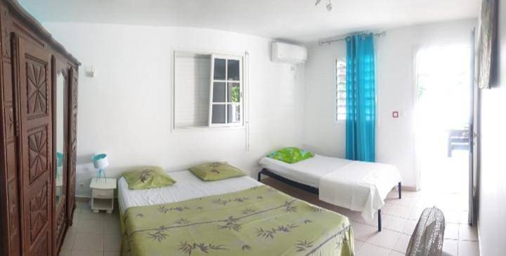 Location de vacances pour 11 personnes, avec vue ainsi que piscine et balcon dans Port-Louis Guadeloupe - 3