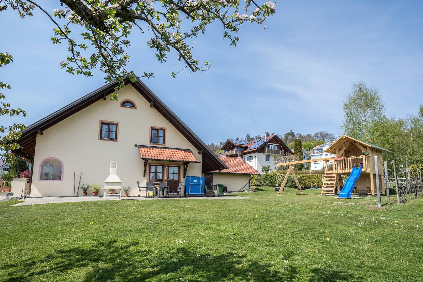 Apartamento entero, Apartamento "Heimpel" con vistas al lago y a la montaña, Wi-Fi y balcón in Kressbronn, Region Bodensee-Oberschwaben