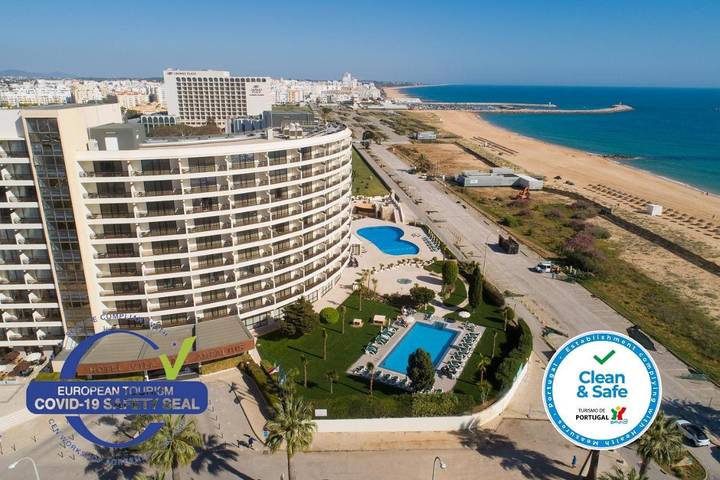 Hôtel pour 2 personnes, avec jacuzzi et piscine ainsi que sauna et jardin