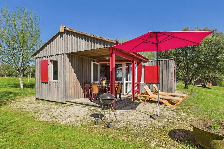 Maison de campagne pour 5 personnes, avec jardin ainsi que piscine et terrasse, animaux acceptés à Salignac-Eyvigues