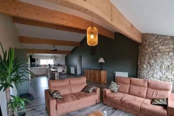 Gîte pour 8 personnes, avec jardin et jacuzzi à Chalabre